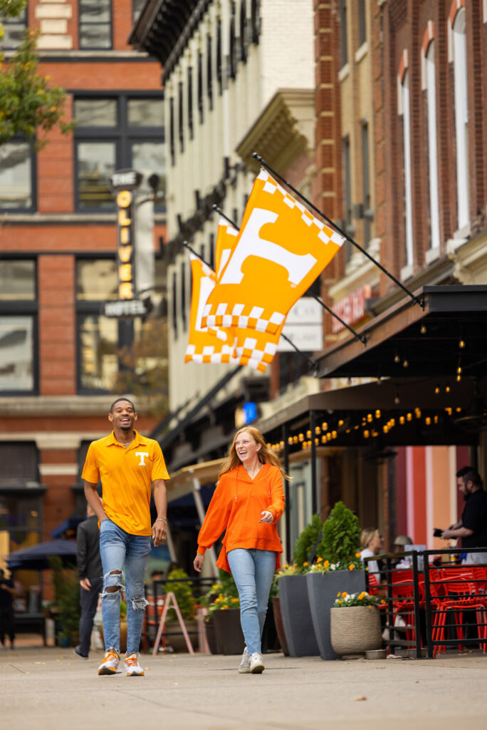 Students explore Knoxville's vibrant old city